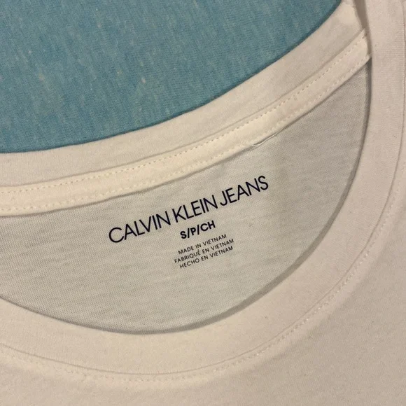 Calvin Klein Jeans T-shirt New w/tags Perfect Condition-Small - Picture 4 of 6